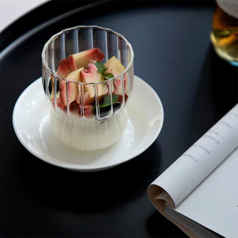 Verre nervuré transparent rempli de café glacé — vue 5